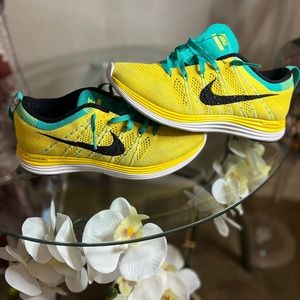 Wmns Nike Flyknit One+ Yellow Green.
